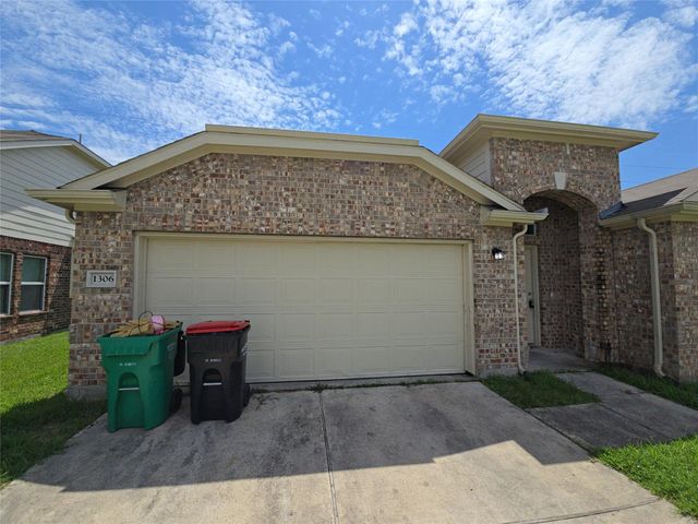 1306 Squire Drive, Baytown, TX 77521