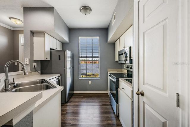 9552 LAKE CHASE ISLAND WAY 9552, Tampa, FL 33626