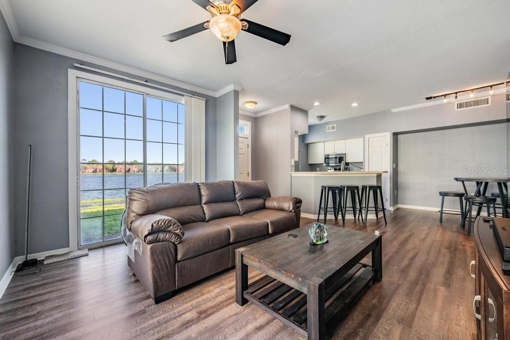 Image 11 of property listing at 9552 LAKE CHASE ISLAND WAY 9552, Tampa, FL 33626