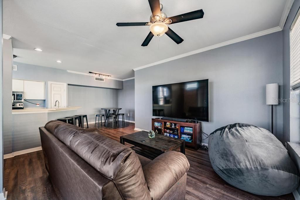 Image 12 of property listing at 9552 LAKE CHASE ISLAND WAY 9552, Tampa, FL 33626