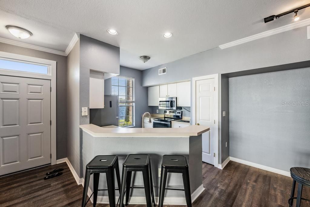 Image 15 of property listing at 9552 LAKE CHASE ISLAND WAY 9552, Tampa, FL 33626