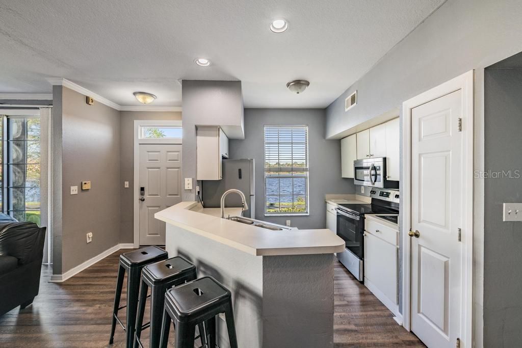 Image 16 of property listing at 9552 LAKE CHASE ISLAND WAY 9552, Tampa, FL 33626