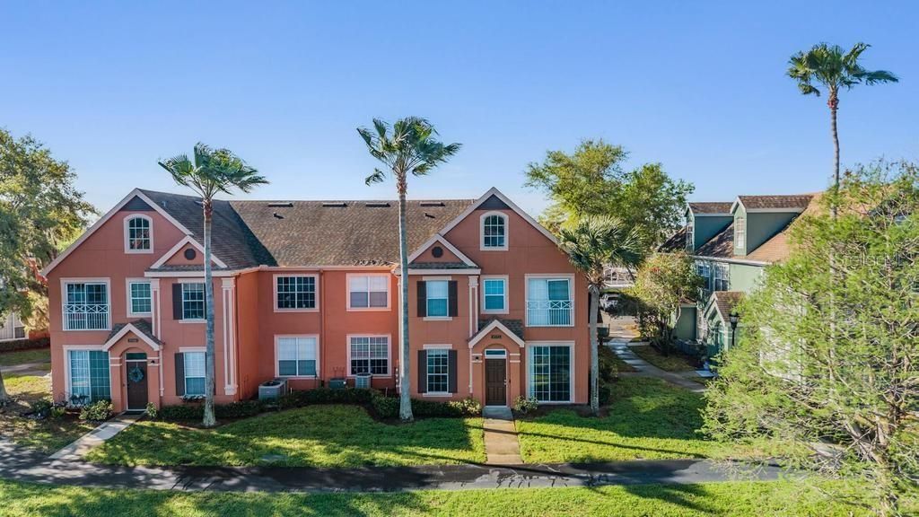 Image 3 of property listing at 9552 LAKE CHASE ISLAND WAY 9552, Tampa, FL 33626