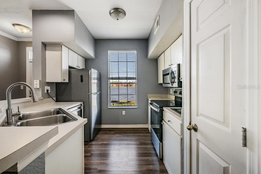 Image 21 of property listing at 9552 LAKE CHASE ISLAND WAY 9552, Tampa, FL 33626