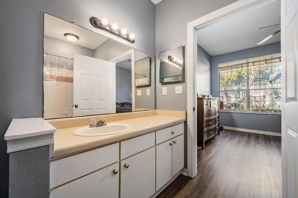 Image 24 of property listing at 9552 LAKE CHASE ISLAND WAY 9552, Tampa, FL 33626