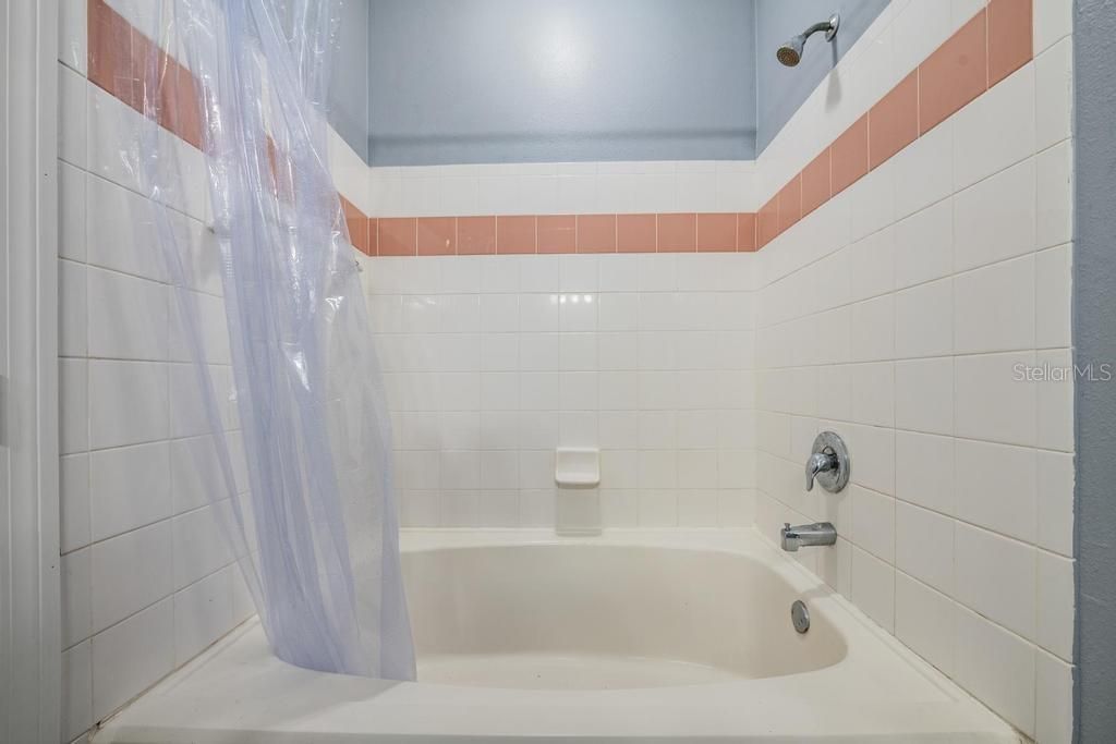 Image 25 of property listing at 9552 LAKE CHASE ISLAND WAY 9552, Tampa, FL 33626