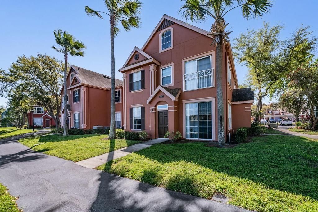Image 4 of property listing at 9552 LAKE CHASE ISLAND WAY 9552, Tampa, FL 33626