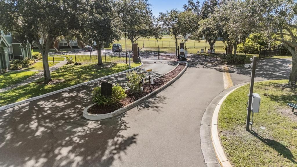 Image 33 of property listing at 9552 LAKE CHASE ISLAND WAY 9552, Tampa, FL 33626