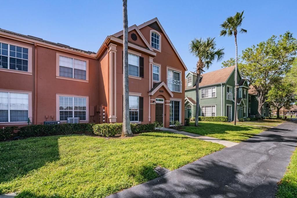 Image 6 of property listing at 9552 LAKE CHASE ISLAND WAY 9552, Tampa, FL 33626