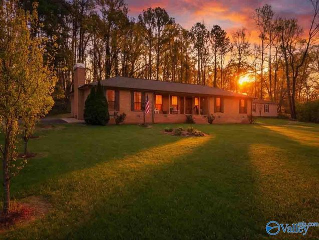 925 Valley Drive, Attalla, AL 35954
