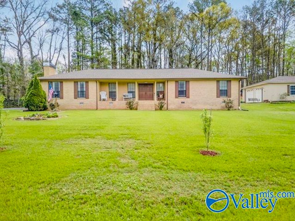 925 Valley Drive, Attalla, AL 35954