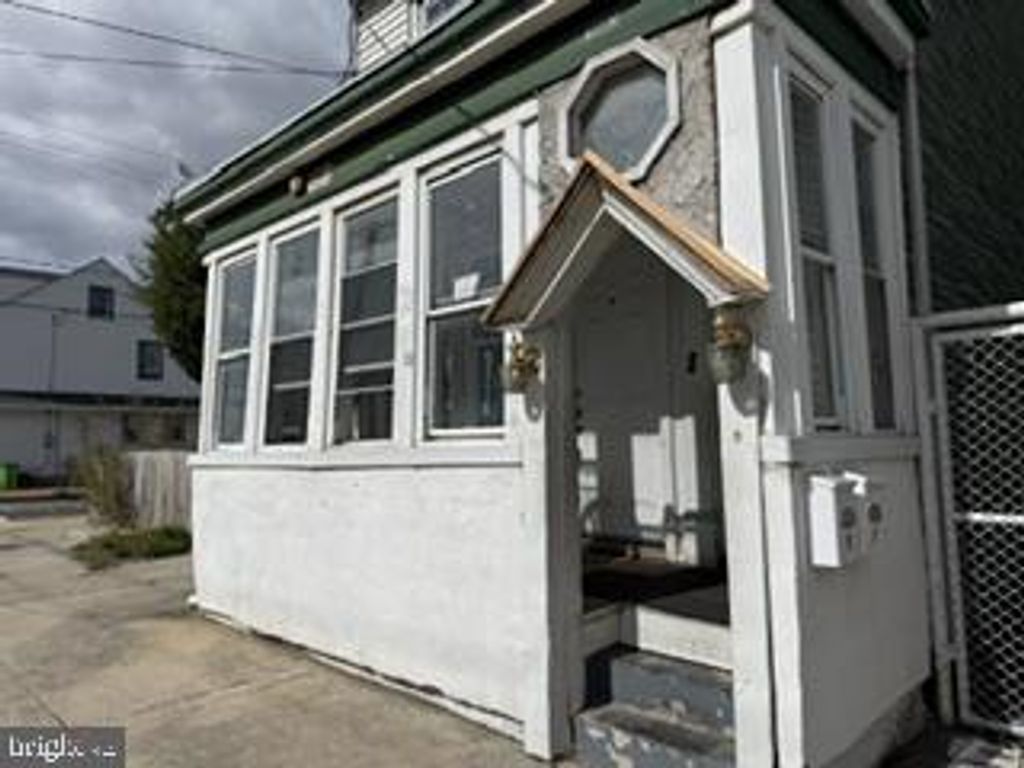 303 ESSEX ST, GLOUCESTER CITY, NJ 08030 — exterior