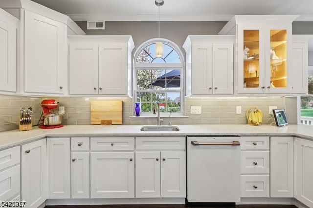 25 Francis Dr, Bridgewater Twp., NJ 08807