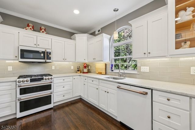 25 Francis Dr, Bridgewater Twp., NJ 08807