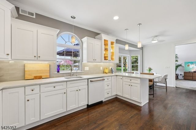 25 Francis Dr, Bridgewater Twp., NJ 08807