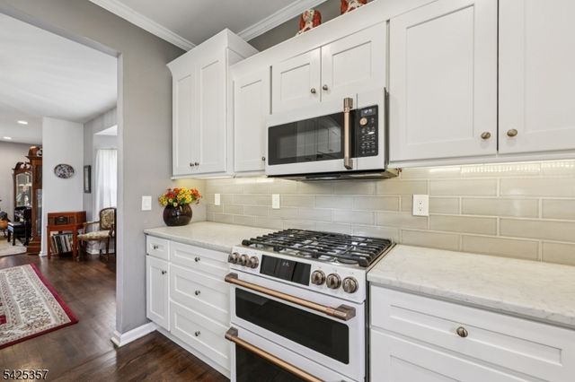 25 Francis Dr, Bridgewater Twp., NJ 08807