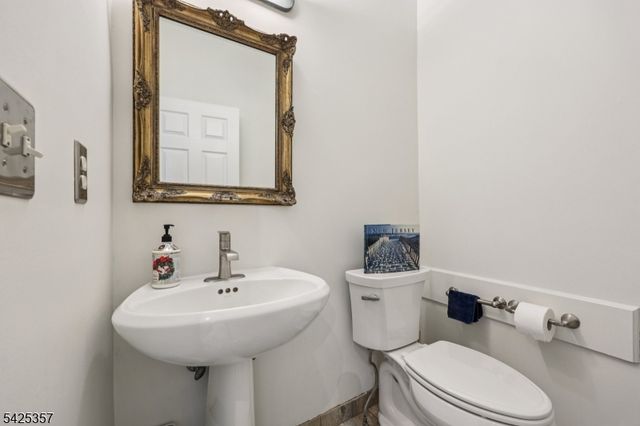 25 Francis Dr, Bridgewater Twp., NJ 08807