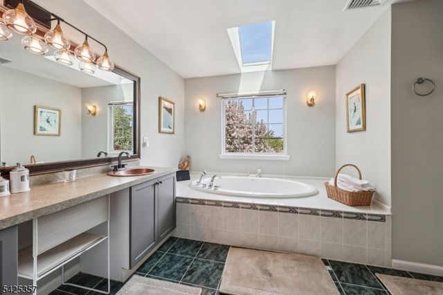 25 Francis Dr, Bridgewater Twp., NJ 08807