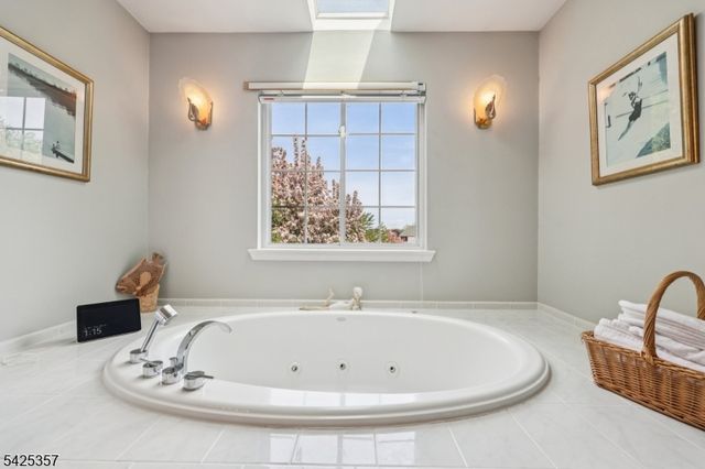 25 Francis Dr, Bridgewater Twp., NJ 08807