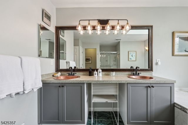 25 Francis Dr, Bridgewater Twp., NJ 08807