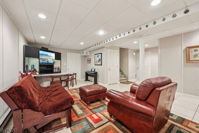 25 Francis Dr, Bridgewater Twp., NJ 08807