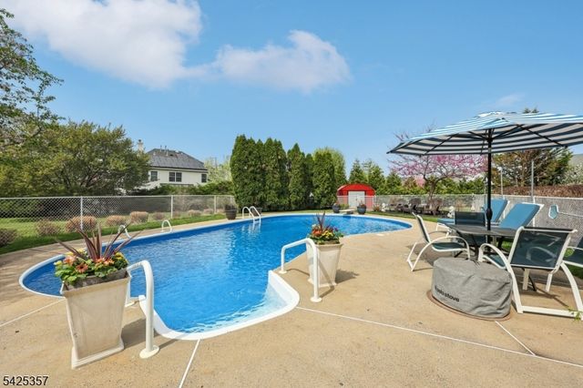 25 Francis Dr, Bridgewater Twp., NJ 08807