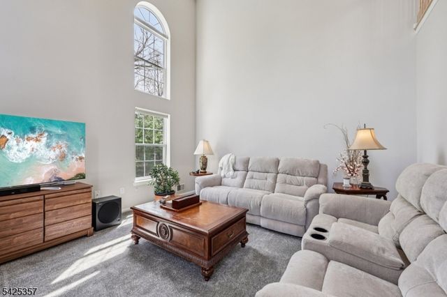 25 Francis Dr, Bridgewater Twp., NJ 08807