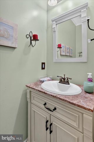407 DENOW RD, Pennington, NJ 08534