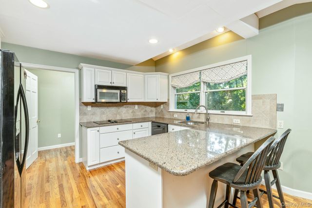 6 Cedar Drive, Stony Brook, NY 11790