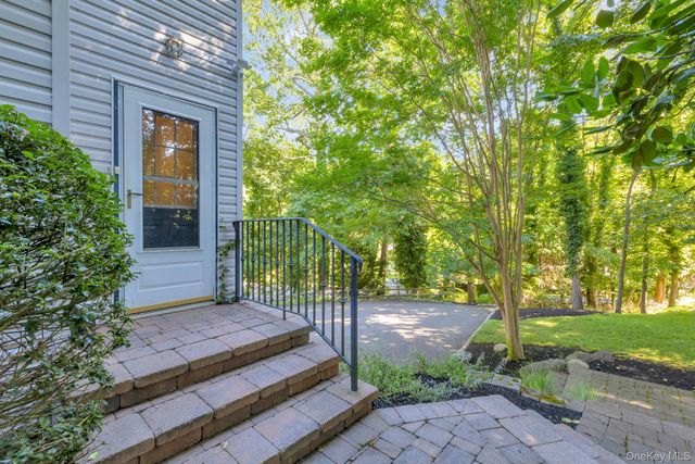 6 Cedar Drive, Stony Brook, NY 11790