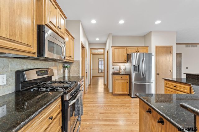 907 Woodland Avenue, Papillion, NE 68046