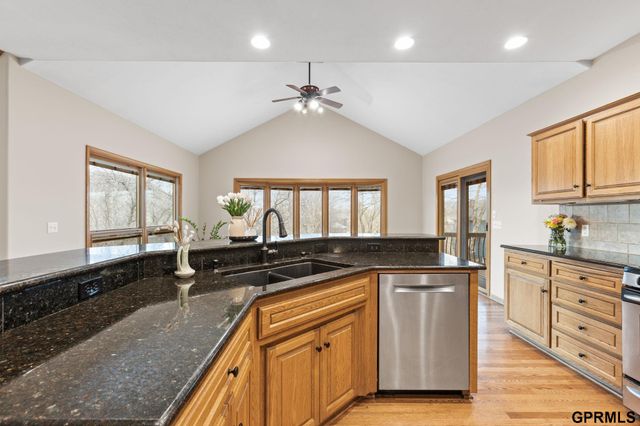 907 Woodland Avenue, Papillion, NE 68046