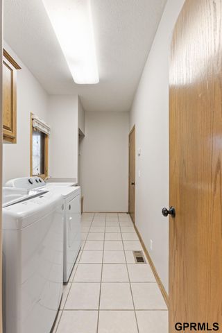 907 Woodland Avenue, Papillion, NE 68046