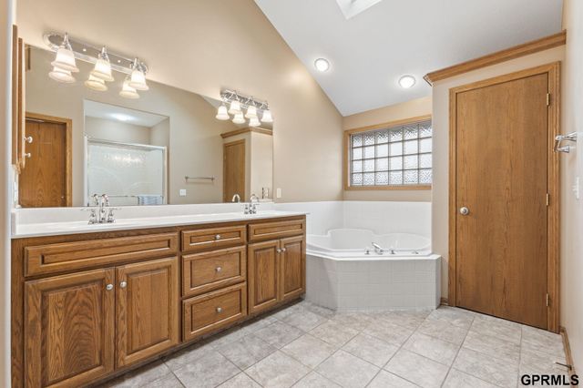 907 Woodland Avenue, Papillion, NE 68046