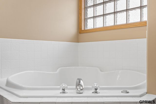 907 Woodland Avenue, Papillion, NE 68046