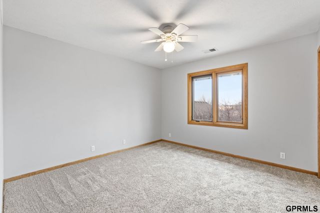 907 Woodland Avenue, Papillion, NE 68046