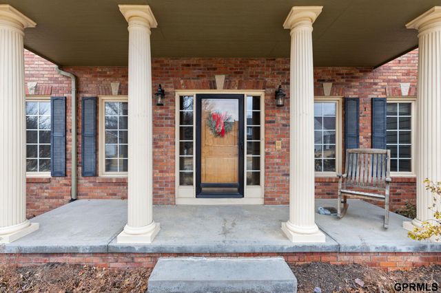 907 Woodland Avenue, Papillion, NE 68046