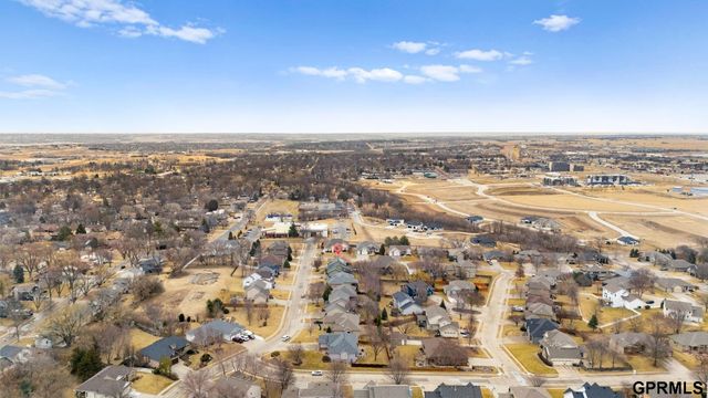907 Woodland Avenue, Papillion, NE 68046