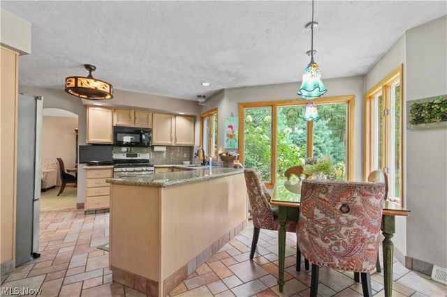 391 Centennial Drive, Vienna, OH 44473