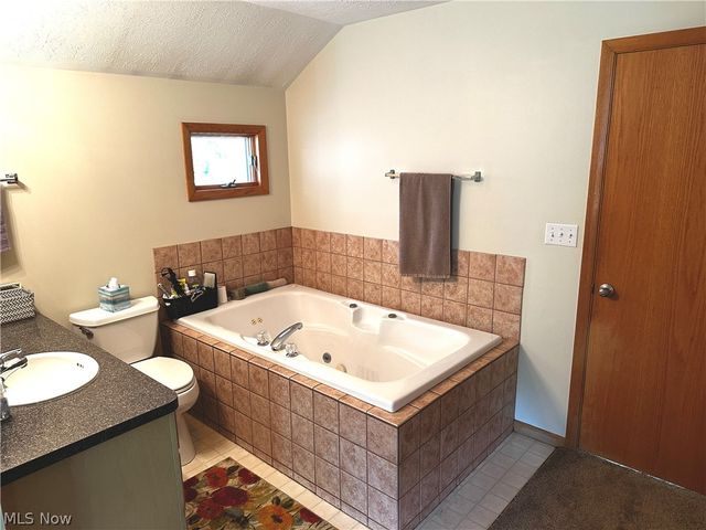 391 Centennial Drive, Vienna, OH 44473