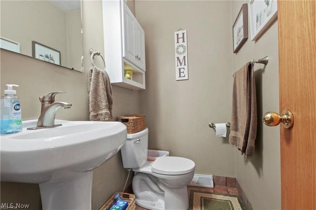 391 Centennial Drive, Vienna, OH 44473