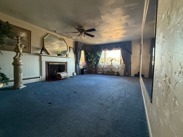 98 Greenpoint Cir, Chicopee, MA 01020