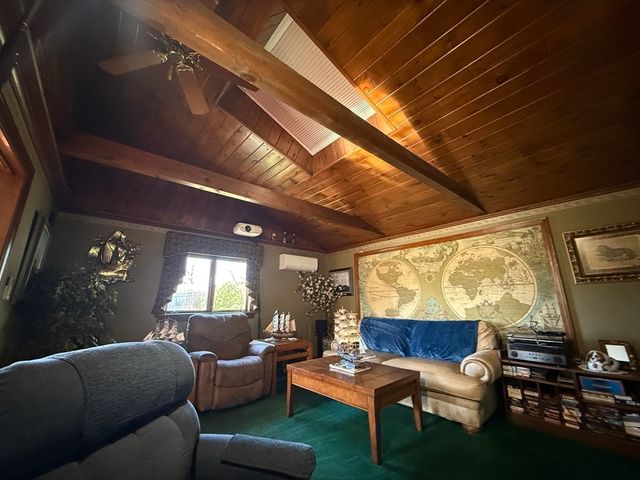 98 Greenpoint Cir, Chicopee, MA 01020