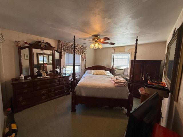 98 Greenpoint Cir, Chicopee, MA 01020