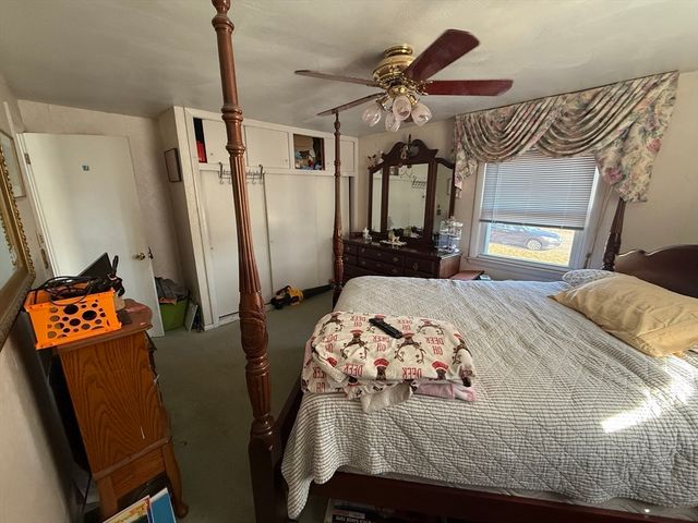 98 Greenpoint Cir, Chicopee, MA 01020