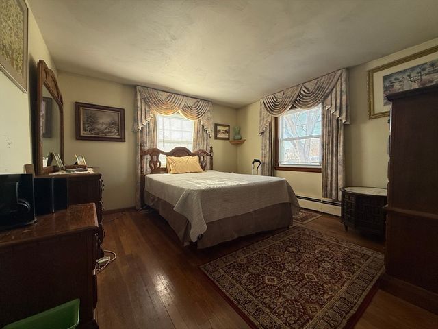 98 Greenpoint Cir, Chicopee, MA 01020