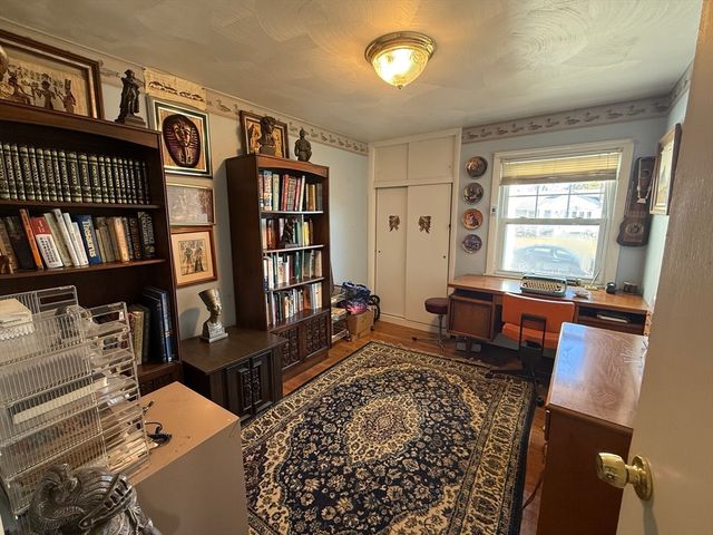 98 Greenpoint Cir, Chicopee, MA 01020