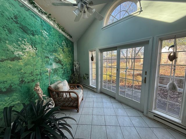 98 Greenpoint Cir, Chicopee, MA 01020