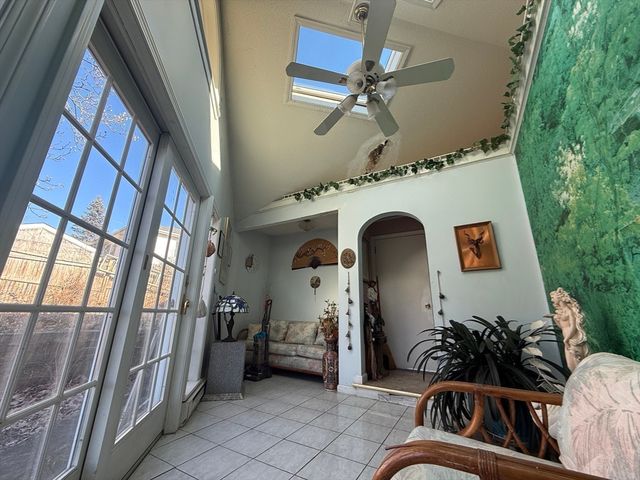 98 Greenpoint Cir, Chicopee, MA 01020