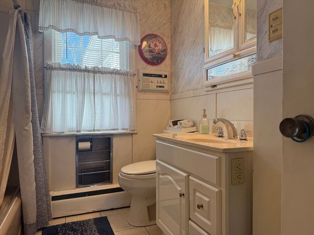 98 Greenpoint Cir, Chicopee, MA 01020